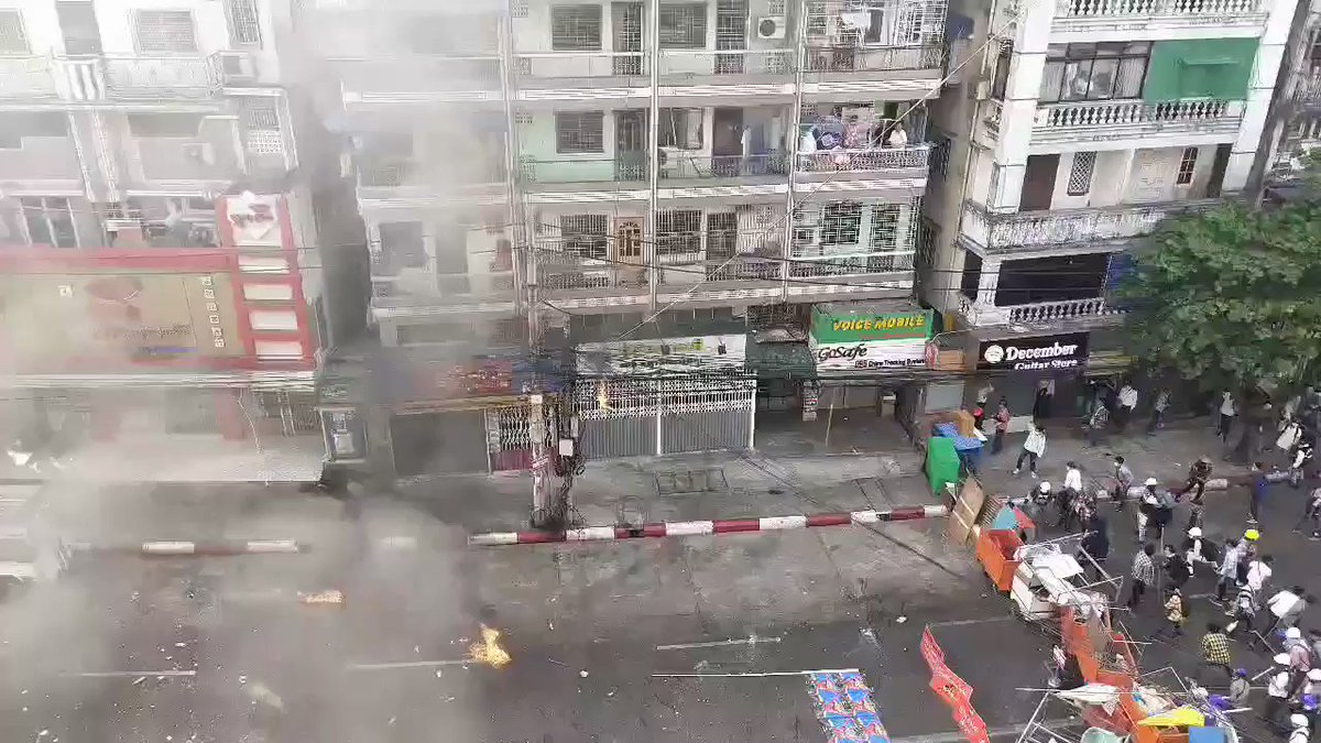 This video shot in central Yangon this morning shows how apocalyptic and warlike the junta and security forces are acting to suppress what have been uniquely peaceful protests, marches and strikes.
Incredible barbarism from a regime hellbent on keeping its illegitimate power. https://t.co/QQEoBVmgCM