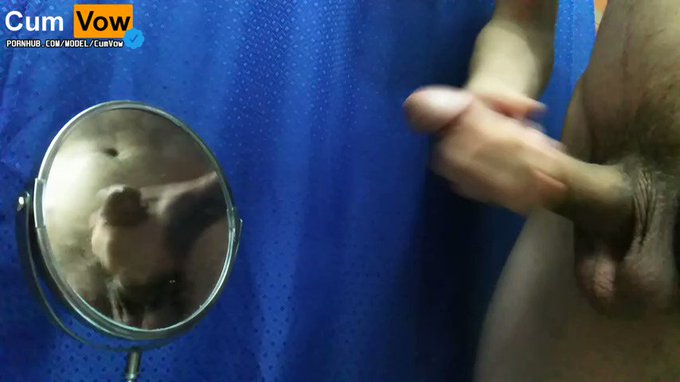 ??Cumshot to the mirror. Someone wants to be the mirror?
??Acabando al espejo. Alguien quiere?

[5:20