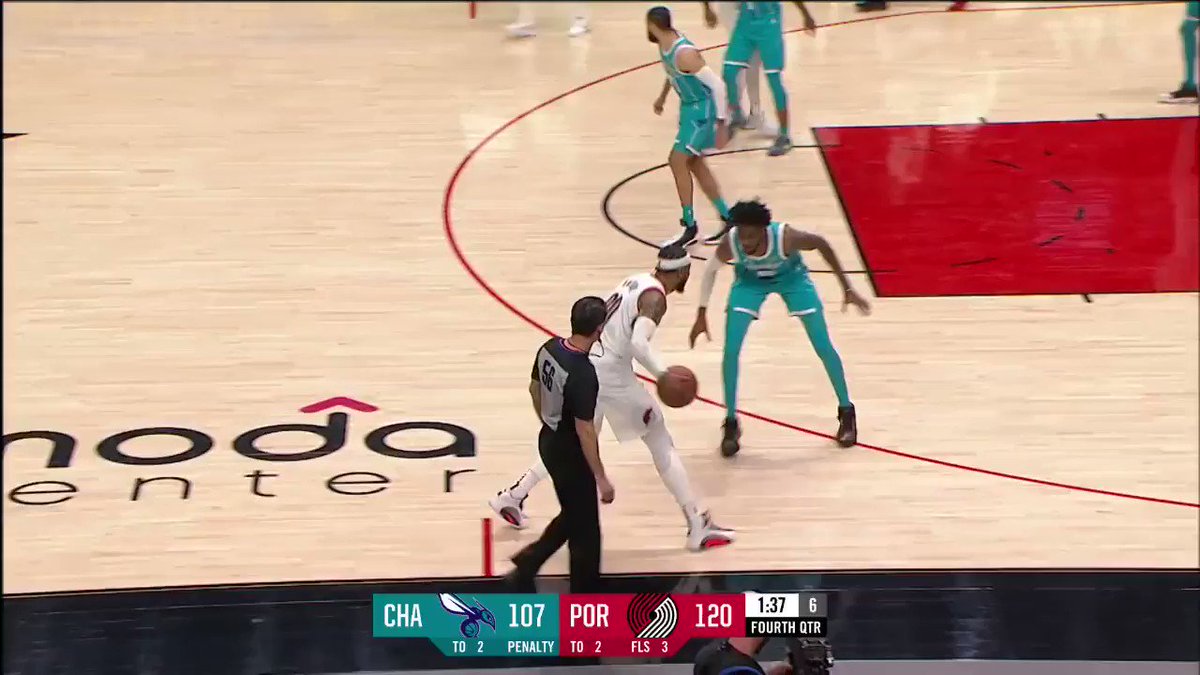 Carmelo Anthony (29 PTS) knocks down the @trailblazers 24th triple, setting a new franchise record for threes made! https://t.co/9eMT4I8bRY