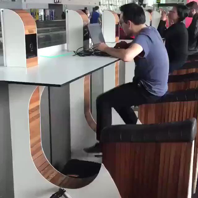 #Sustainable #Innovation: producing #cleanenergy while waiting for your next flight at Brussels's airport
#Sustainability
@baski_LA @JolaBurnett @sebbourguignon @CurieuxExplorer @PawlowskiMario @MargaretSiegien @BetaMoroney @IanLJones98 @EvanKirstel @JeroenBartelse @WSWMUC https://t.co/InUTwAGye4