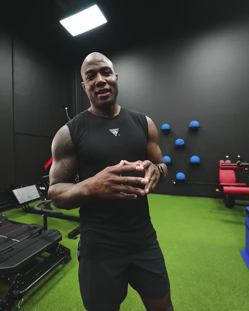 DeMarcus Ware saw Myles Garrett's 64-inch box jump and raised him to 66.
38 years old π³
(via @DeMarcusWare)
https://t.co/DeS1hdQ4vY