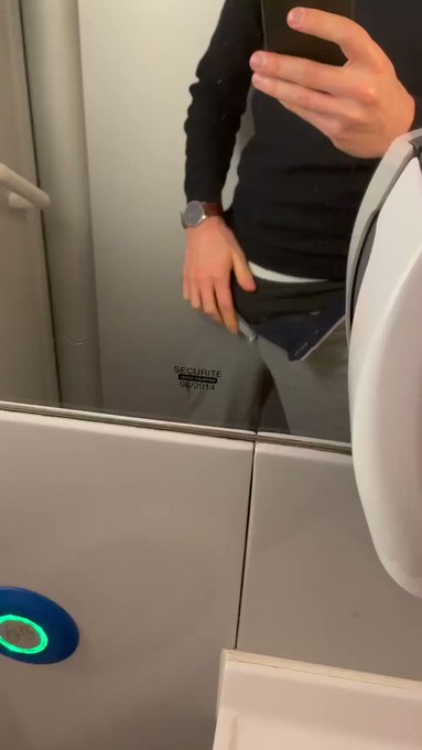Some are sick on trains, I just have boners 😅🍆 - Certains sont malades en train, moi j’ai juste des erections