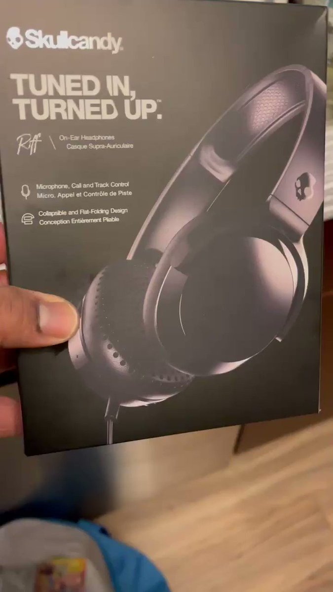 Review coming soon....Exporting 🎧🔊👍🏾 @skullcandy @Target
#headphones #riff #techreview #tech #YouTuber #techchannel #music https://t.co/bjf2bgQwR0