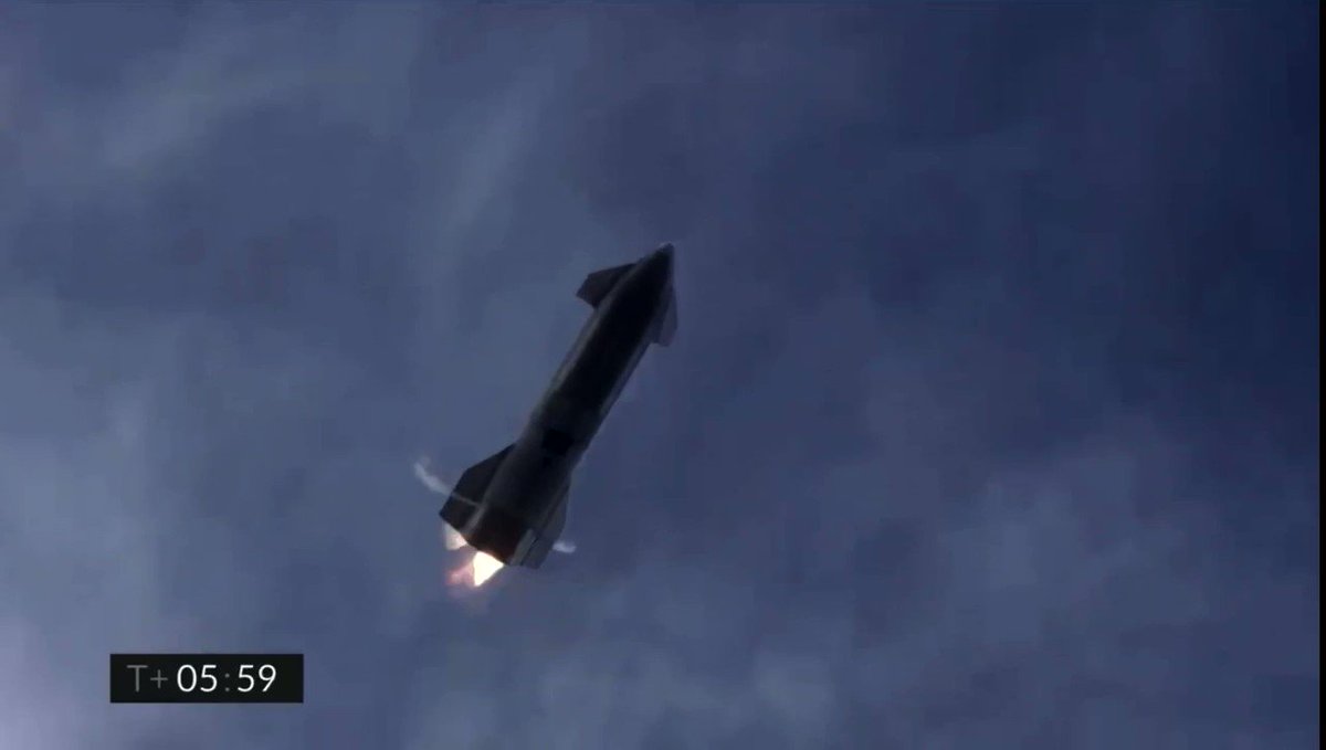 SpaceX впервые посадила прототип Starship — но через несколько минут он взорвался