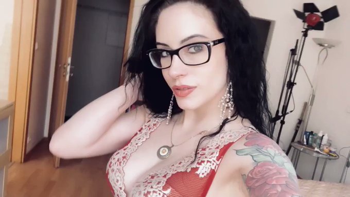 I masturbated four times today, so that was fun. 40 min left to midnight. 🤔 https://t.co/IBifn62zBu<a href="/tag/pinkiesout"class="tags"><span>&#35;pinkiesout</span></a>