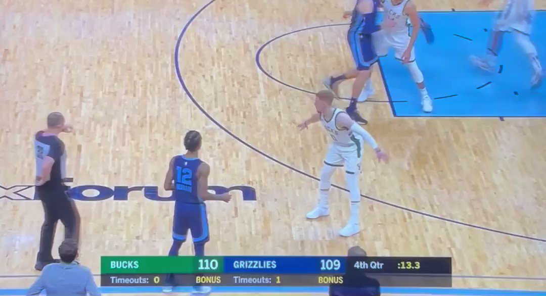 madness at the end of Grizzlies/Bucks. first Ja for the lead, then Jrue for the win. https://t.co/6E9F2tIhxa