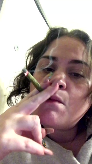 Someone buy my weed and I might even let you watch me smoke it 😉💨 https://t.co/k5SkYxhr4t<a href="/tag/newprofilepic"class="tags"><span>#newprofilepic</span></a>