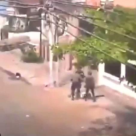 #Mar7Coup Mandalay. Horrible attack on Medical student with lab coat. Stamped on, kicked and dragged away.
Voices: “why are you hitting? “
“Hide, hide don’t shout”
#WhatsHappeningInMyanmar #myanmar https://t.co/YjZ4gICb1H