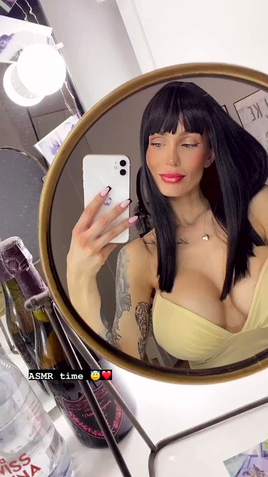 Do you like black hair? ? https://t.co/yP3VHxlGqZ