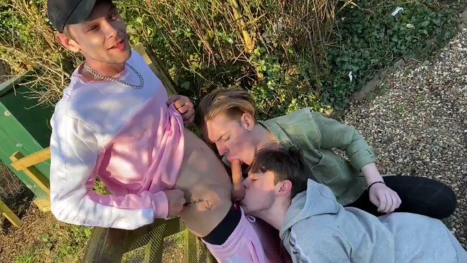 Fighting over my baby gravy! ?

@gaytwink0001 
@jakehudsonxx ? https://t.co/NNLFnjDmbG