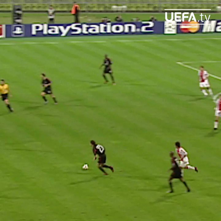   This guy knew how to finish... Happy Birthday, Roy Makaay!  | 