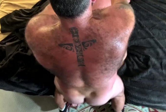 Dad is plowing that raw white ass again. More @ https://t.co/jV2bQ5Pxqb #dilfdick #pigdad #sleazy #poz