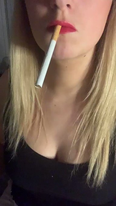 Close up smoking posted on my #onlyfans go show it some love! #smokingfetish #hotsmoker #milf #onlyfansbio