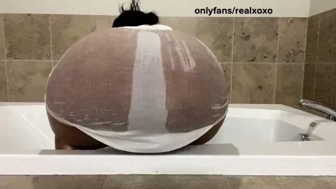 My ass is like a basketball but anyway what&rsquo;s up ? https://t.co/ZAqgBrt6VG<a href="/tag/ass"class="tags"><span>#ass</span></a>