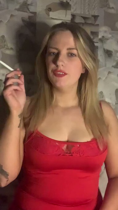 New video posted on my #onlyfans please give it a little rt!! #smokingfetish #hotsmoker #onlyfanspromo