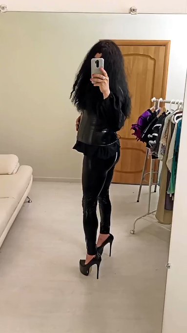 Transgirl model 🏳‍🌈 Leather style 💋Like? Follow me for more! 💋
#sissycd #sissy #crossdresser #transwoman