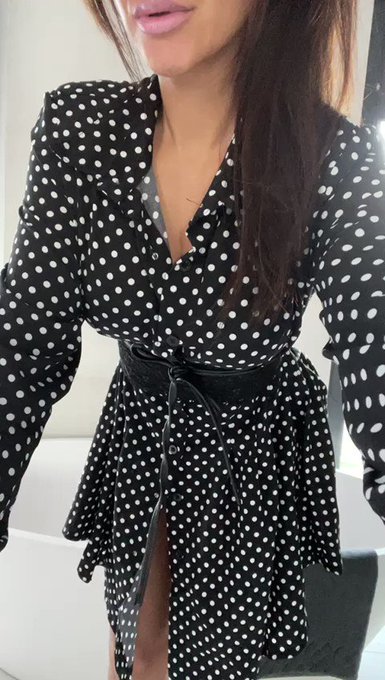 Petite robe du jour ?à votre avis j’aurais mieux fait de pas mettre de string pour sortir ? ? https://t