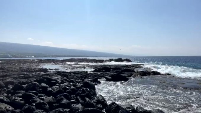 Amazing time in #Hawaii with @ParisWhiteXXX hanging on the beach checking out the views (both of them)