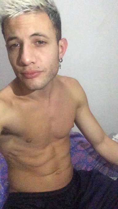 Hola Bebes Agregenme y Retweetenme???

Miren como me rompe la cola y me la llena de leche.
MIRA EL VIDEO