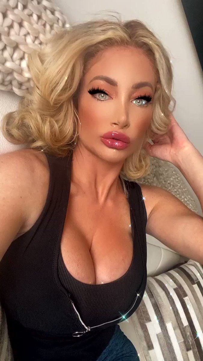 Nicolette Шеа
