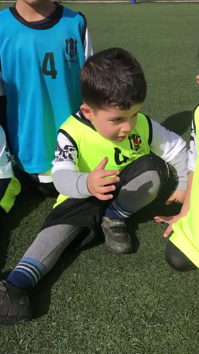 Beşiktaş jk Gaziantep Futbol Okulu - Arkana bakmadan hedeflerin  doğrultusunda hızla ilerle!🦅 Kartal F. K⚽ ⚪ ⚫ ⚪ ⚫ ⚪ ⚫  #beşiktaşgaziantepfutbolokulu#beşiktaş#beşiktaşk#siyah#beyaz#siyahbeyazaşk#kartal#yavrukartallar#bjk#antrenman#training