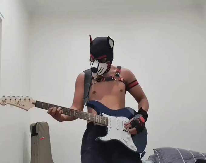 Monday shenanigans with Wake Me Up When September Ends by Green Day ??? #bdsm #kink #fetish #pupplay