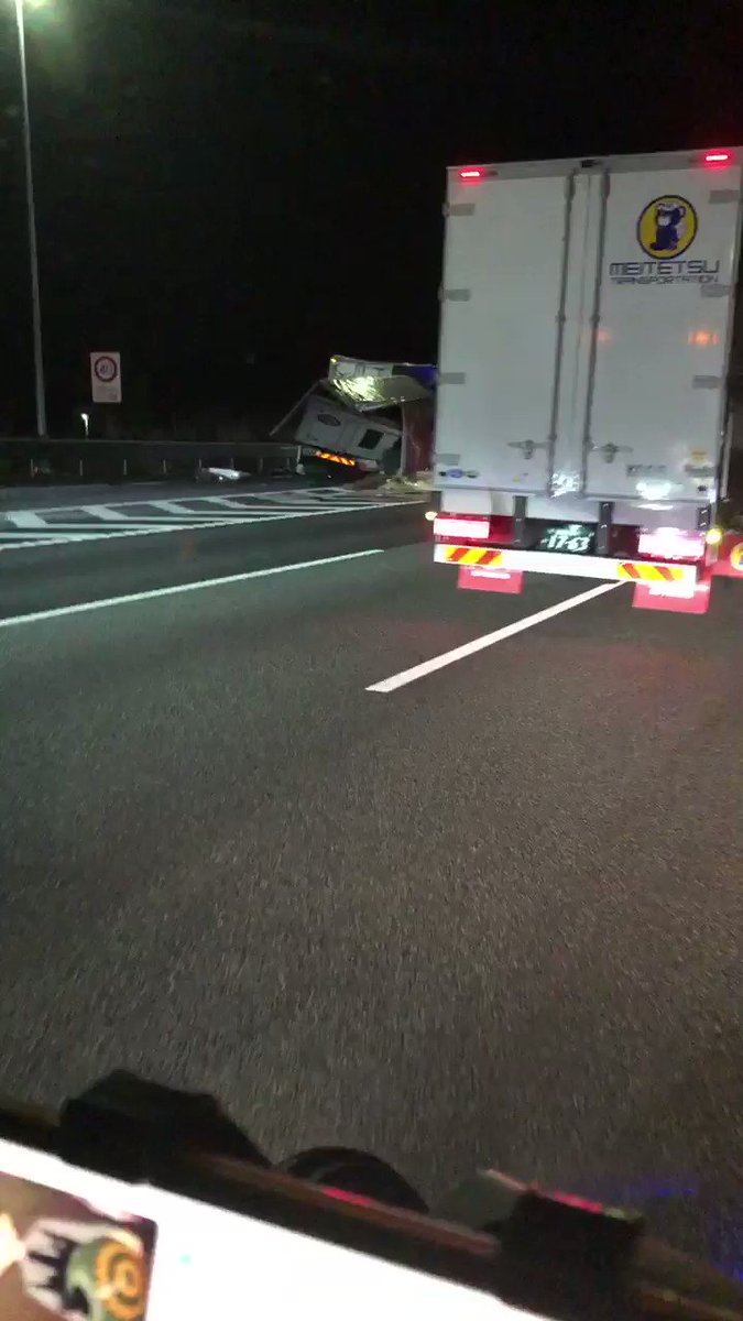 新東名高速 トラックの横転事故 道路に落下物 新清水ic付近 撮影は未明 事故 災害 Yahoo リアルタイム検索