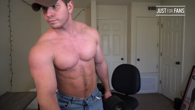 imagine catching me at the gym like this...

See this and more at:
https://t.co/21ToY0RCOc https://t