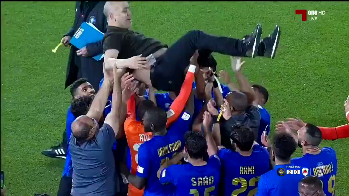 فيديو احتفال لاعبي السيلية بالمدرب التونسي سامي الطرابلسي بعد الفوز بلقب بطولة كأس "أريدُ".