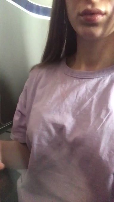 flashing my boobs on the plane 😜 https://t.co/8v45Qp5Qum