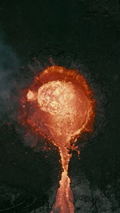 先週アイスランドの首都レイキャビク近くで噴火した火山をドローンで撮影した映像 なかなか凄い ツイラン いま話題の人気ツイートランキング 先週アイスランドの首都レイキャビク近くで噴火した火山をドローンで撮影した映像 なかなか凄い ツイラン いま話題の人気ツイートランキング
