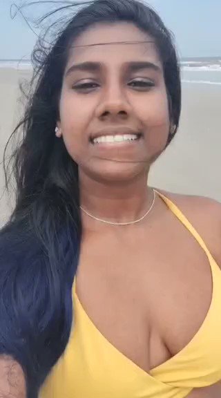 Beach titties! 😎 https://t.co/TWkXBtZq4s