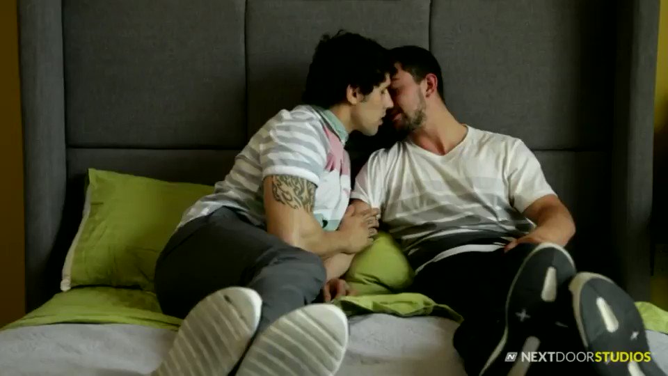 Gay guys with small penises share their hookup horror stories