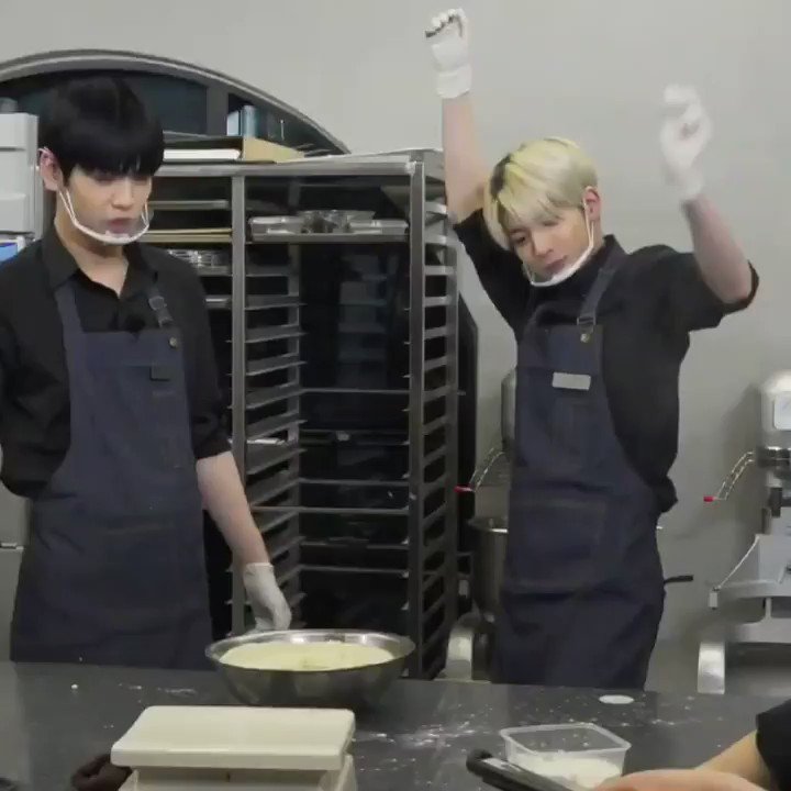 everybody always praising gordon ramsay for being a great chef but nobody ever praises his teacher Taehyun of TXT https://t.co/n4WUY3WH15