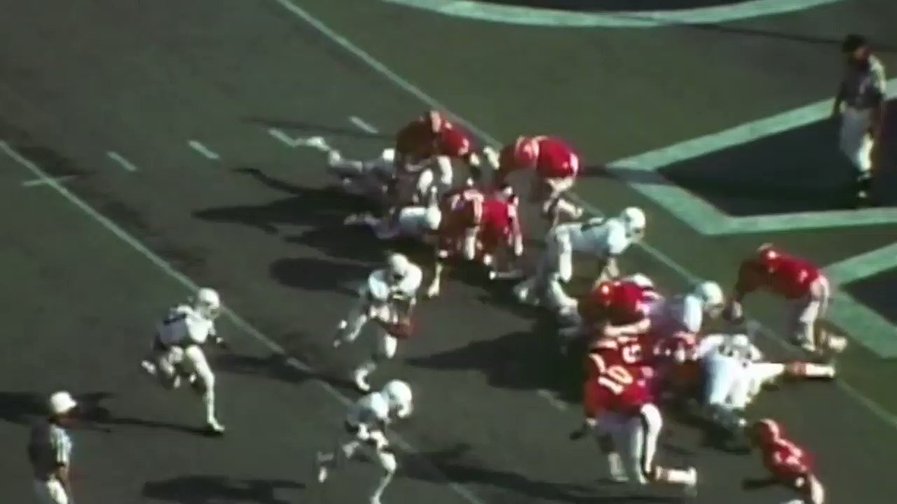 A belated happy birthday to a Horns legend Earl Campbell! 