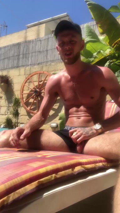 🌭DADDY BBQ’ing HIS SAUSAGE FOR YOU LADS🌭 #chav #scally #gay #sunsoutplumsout #floppy #hung https://t