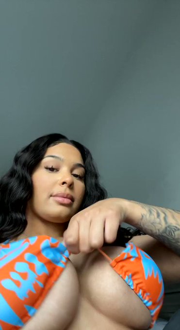 Missing dark hair today https://t.co/mgGA7QdAvk