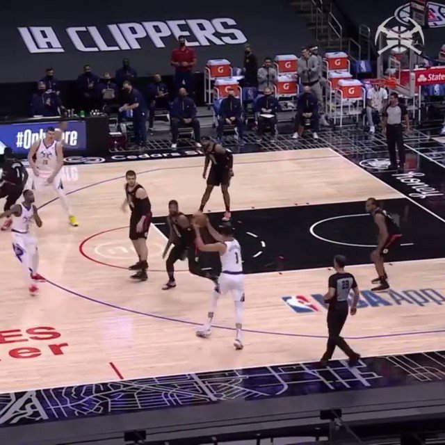 Will Barton so underrated.
This Nuggets squad is deep. Their entire starting lineup can go off for 20 and they know how to do it at once. Looks like Aaron Gordon fits in well too. (🎥 @nuggets) https://t.co/pq7CDle3Th