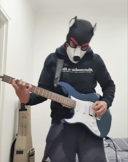 A rainy song for a rainy morning ??? #bdsm #petplay #pupplay #puppyplay #kink #fetish https://t.co/r