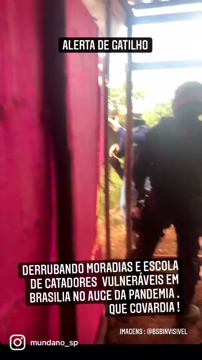 Revoltante a policia destruindo uma escola de catadores da #ocupaCCBBresiste com as pessoas dentro no auge da pandemia ! Tudo a mando do governador @IbaneisOficial e no auge da pandemia . Vídeo @bsbinvisivel https://t.co/vL52efQs0i