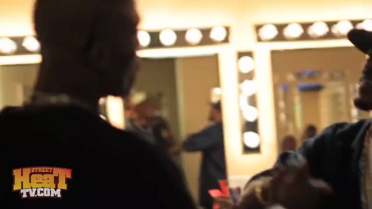 My personal favorite DMX moment is watching him fanboy out when meeting Rakim. Look at this energy. https://t.co/yQjC66hCJK