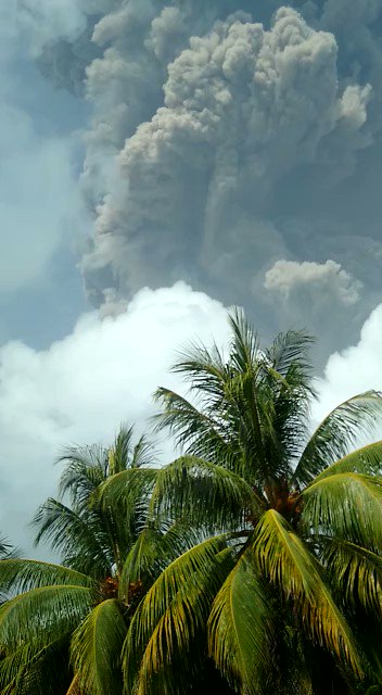 The La Soufriere volcano in St Vincent has moved into an explosive state.