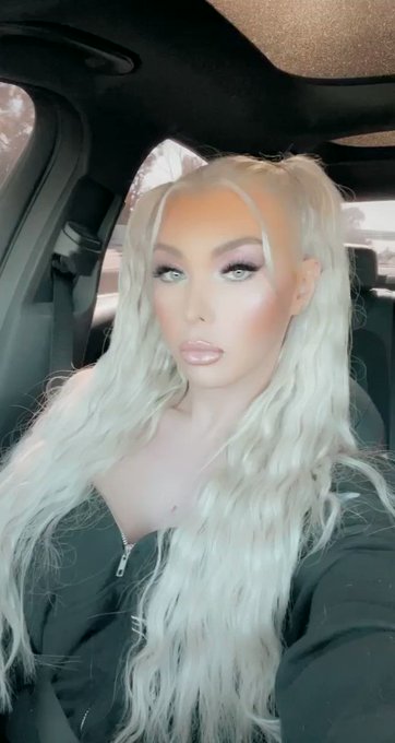 Loving my look today ? https://t.co/LH7Um2uR0w