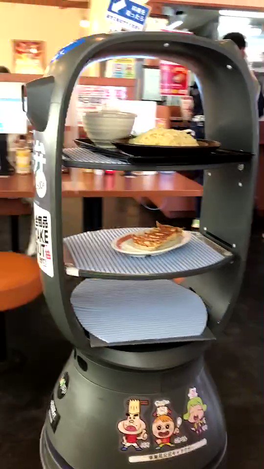 幸楽苑の配膳ロボット、頭を撫でると戻っていきなんだか可愛い
