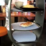 幸楽苑の配膳ロボット、頭を撫でると戻っていきなんだか可愛い