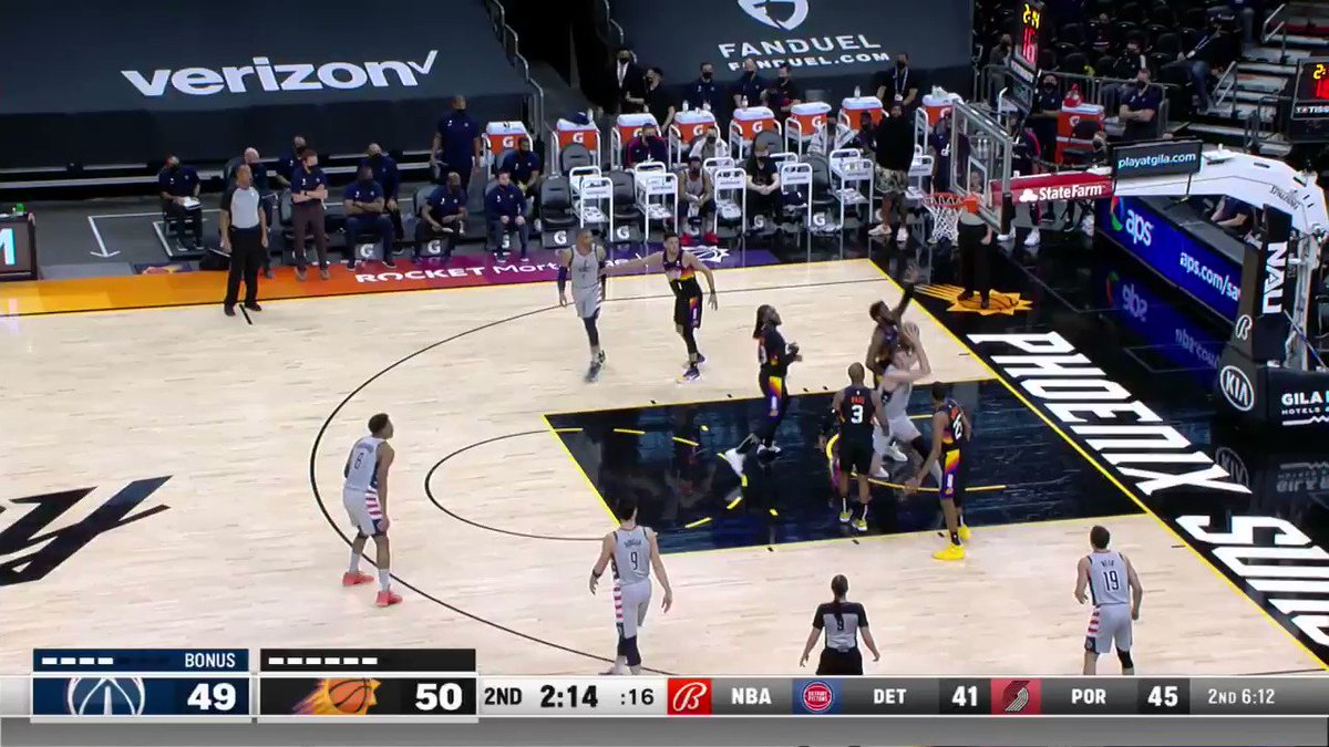 RT @TheMattPetersen: Devin Booker with a pair of Magic Johnson-esque dimes tonight https://t.co/2Mma8aJMS7