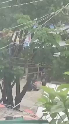 Tamu, Sagaing Region:
WATCH: Terrorists (#Myanmar security forces) abducted two youths and torturing. A lay attendant from a monastery and a tea shop owner were also abducted today.
#Apr13Coup #WhatsHappeningInMyanmar #MilkTeaAlliance 1/2 https://t.co/lMcIOY1GJu