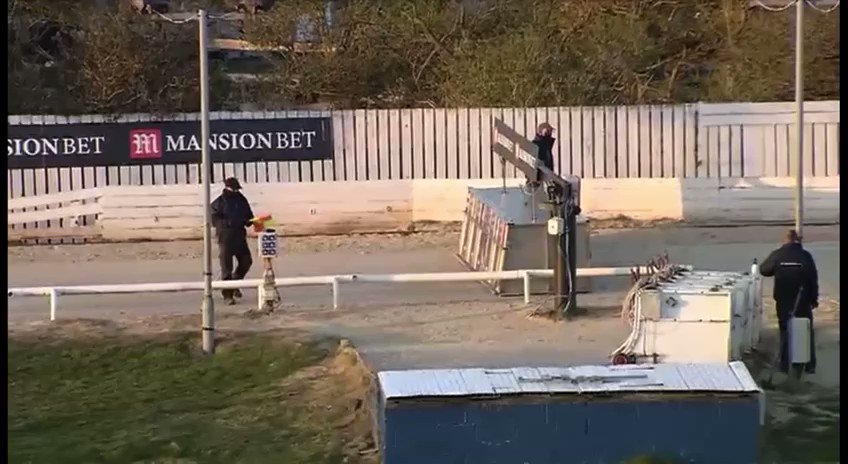 Welldone Blue Tick George ! Cracking run in 38.95!!!
@bluetickracing https://t.co/Ul99QntluM