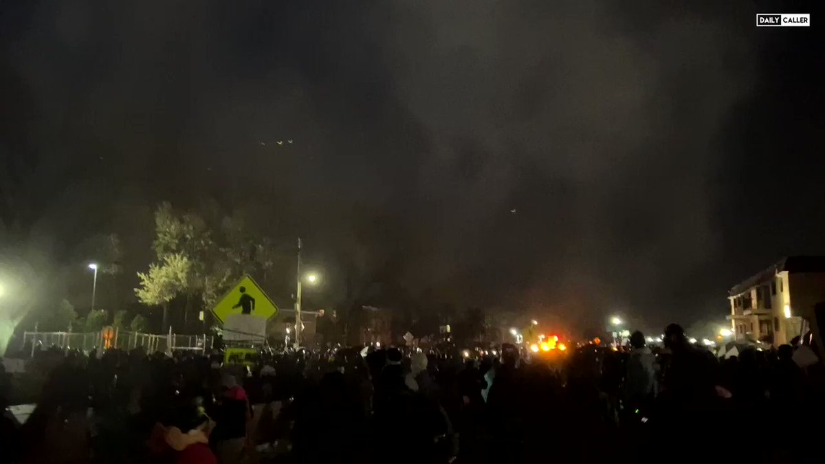 Police deploy tear gas & flashbangs against a crowd of Daunte Wright protesters OXsqoLMh0bMyyIWZ