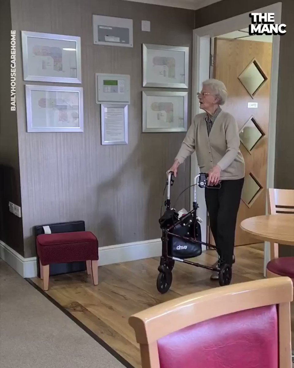 Manchester, England:
After not seeing his wife Mary for several months due to the pandemic — Gordon decided to surprise her by moving into the assisted living home so they could be together.
Here’s the reunion...https://t.co/Kx40D57WzJ